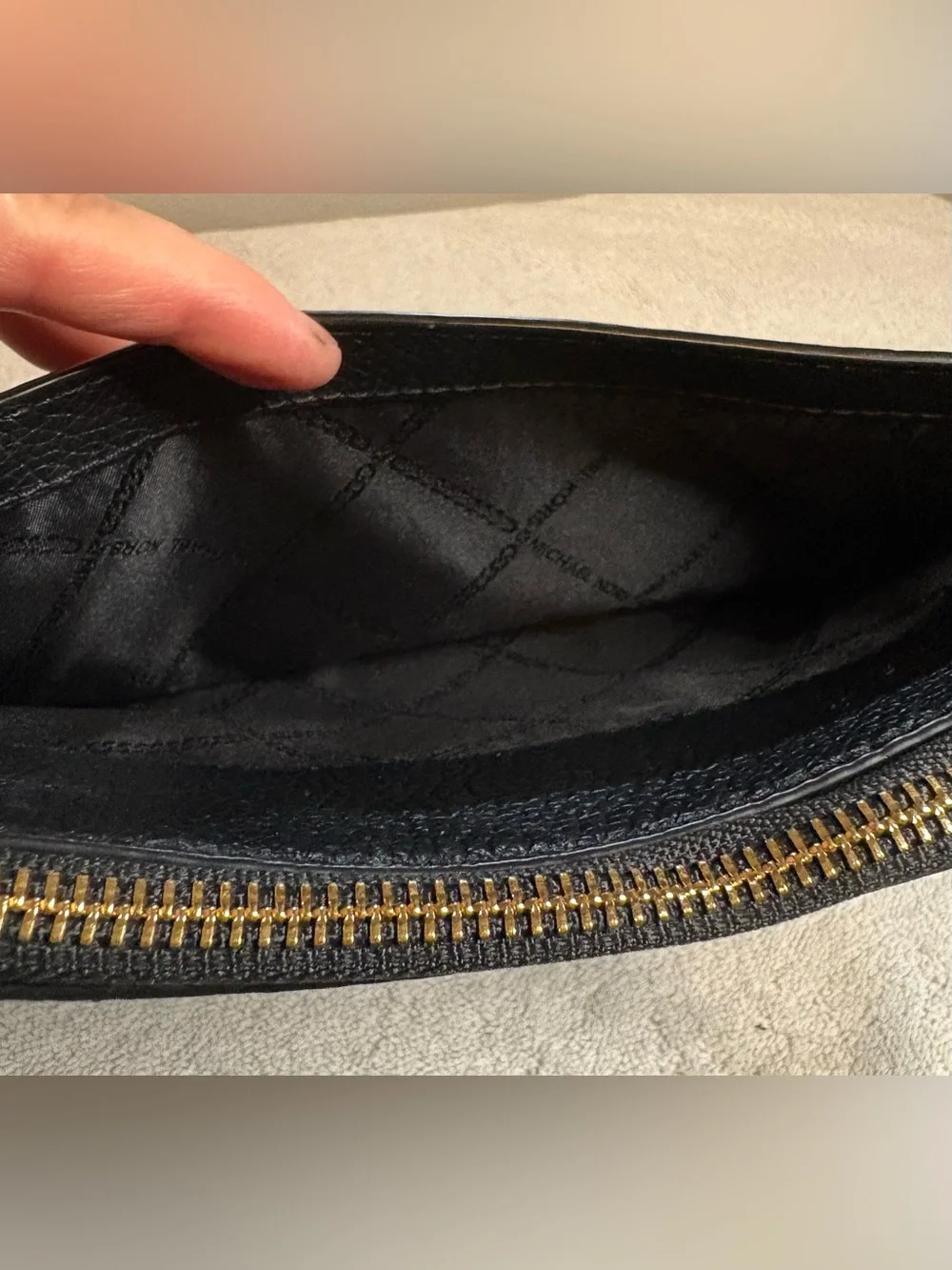 Michael Kors Jet Set Charm Medium Top Zip Pochette Black Pebbled Leather Bag